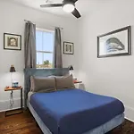 Elegant 4Bd With Pool And Off Street Parking
