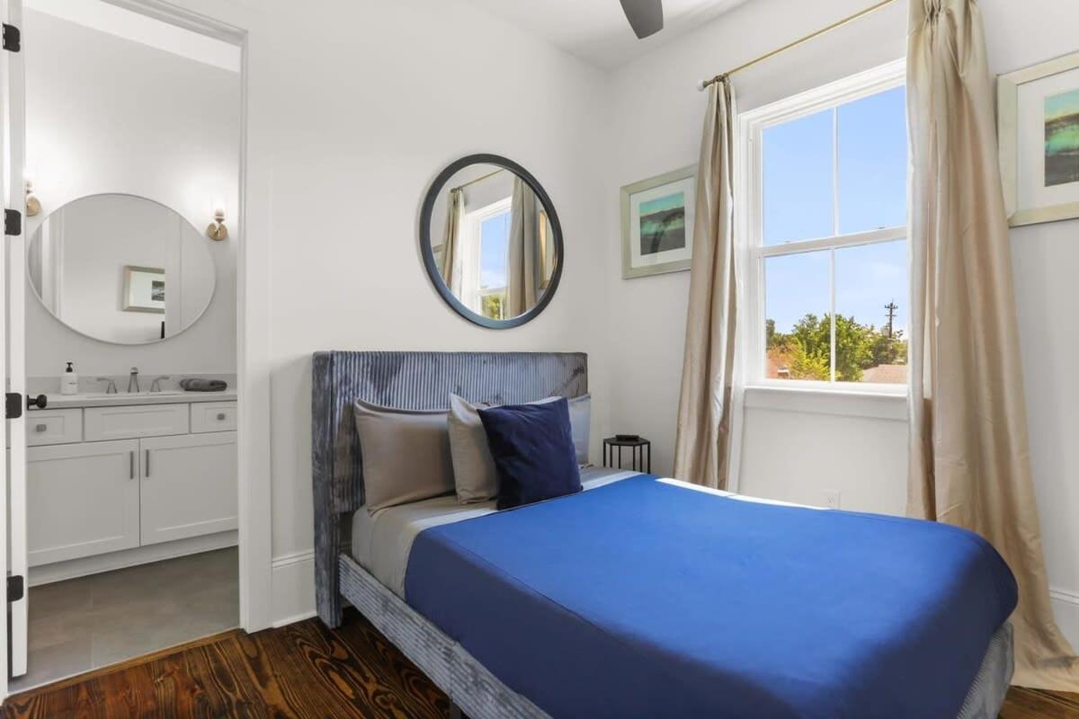 Elegant 4bd With Pool And Off Street Parking Apartment