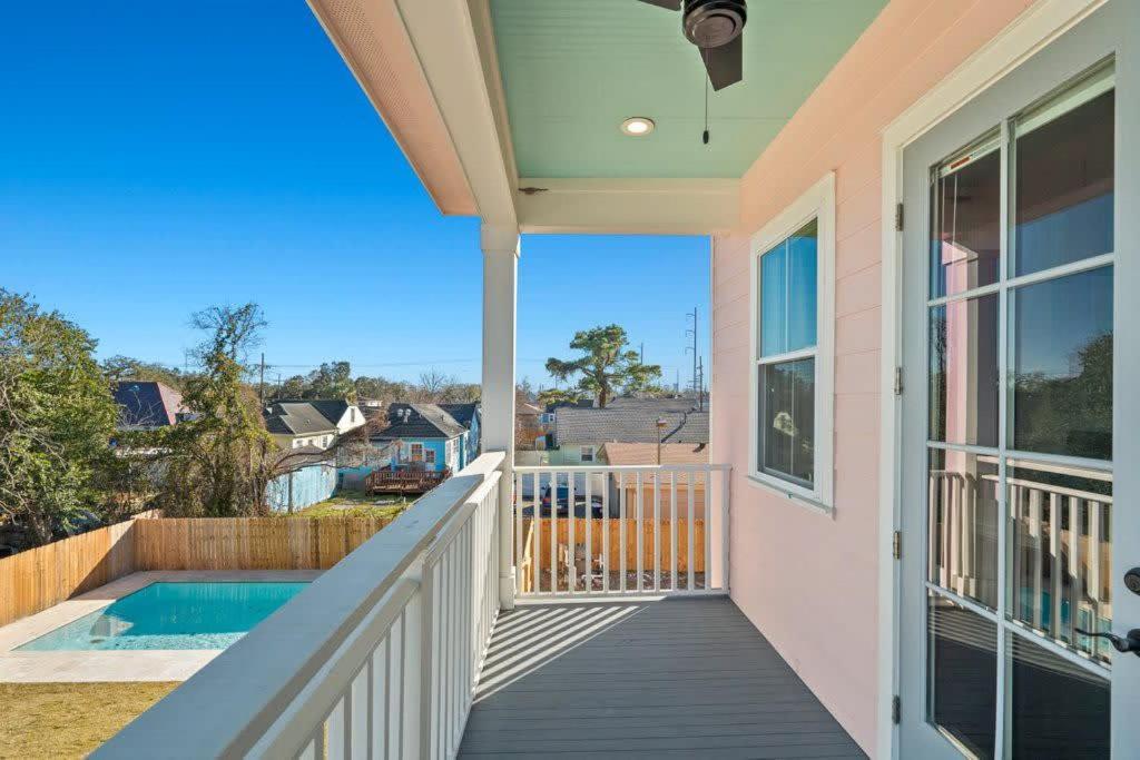 Elegant 4bd With Pool And Off Street Parking