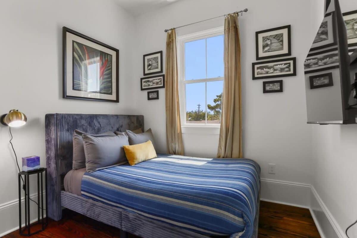Elegant 4bd With Pool And Off Street Parking Apartment
