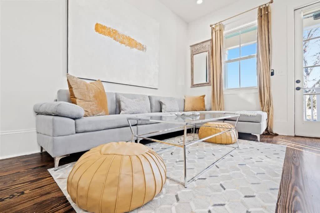 Elegant 4bd With Pool And Off Street Parking Apartment *