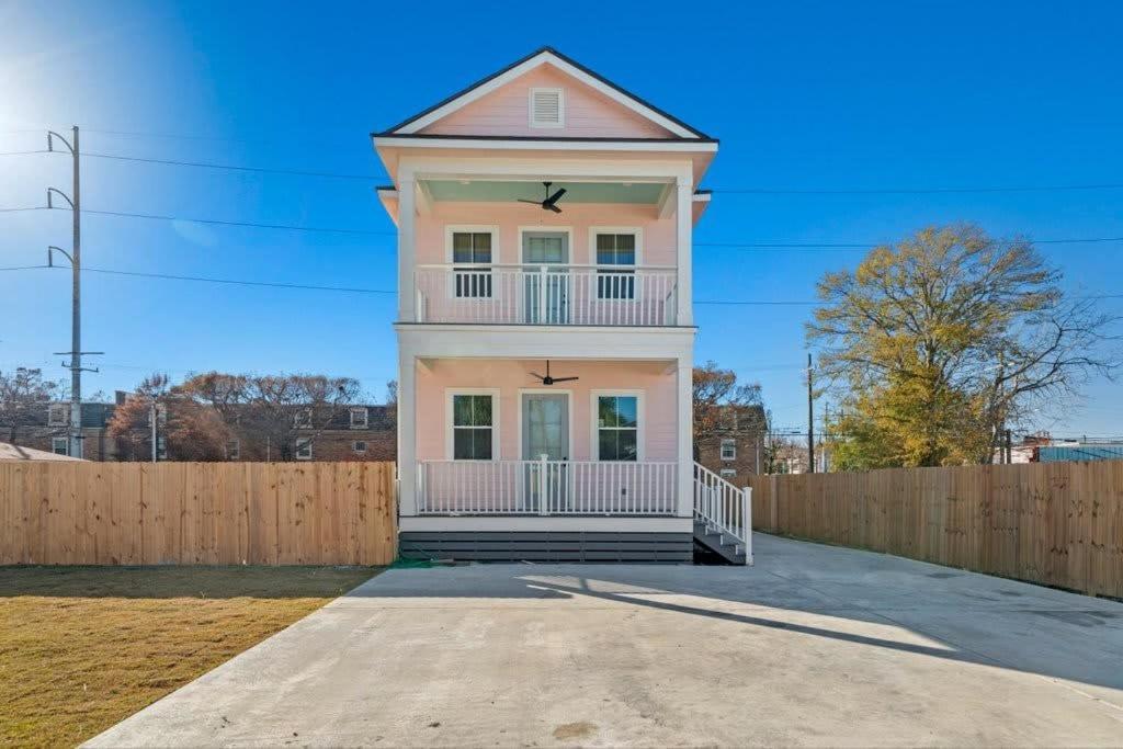 Elegant 4bd With Pool And Off Street Parking Apartment